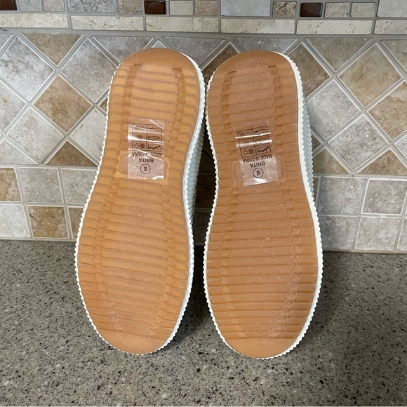 Nicole Miller NWOT Women’s Brita Beige Mist Crochet Sneakers Size 8 - Picture 8 of 9